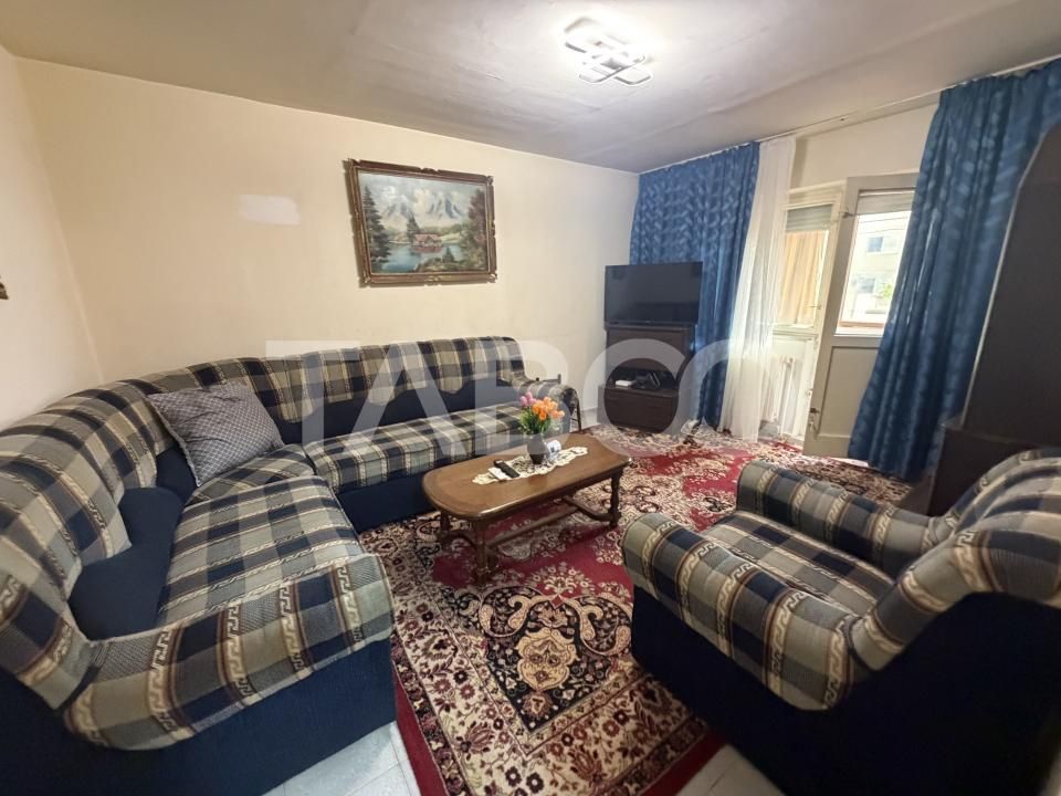 Apartament decomandat 80 mpu 3 camere 2 bai etaj 2 zona 1 Decembrie – fotografia 5 din 11