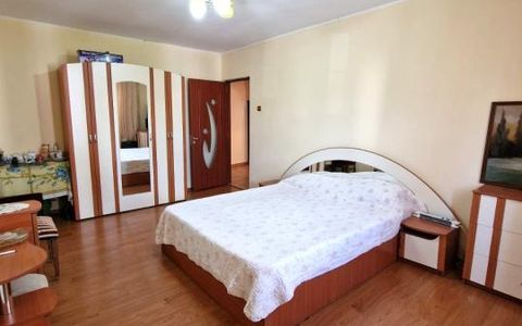 Apartament 3 camere de vânzare –Etaj 2, Micro 12