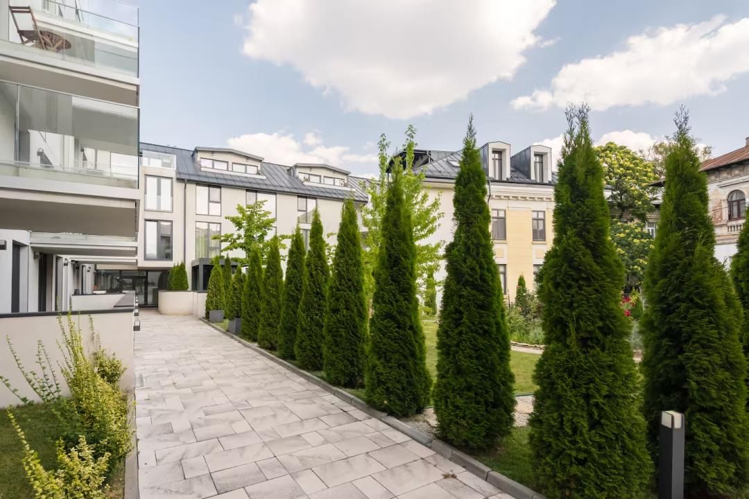 Carmen Sylva Royal Apartments | 2 camere | Gradina-Piscina-Parcare subterana – fotografia 9 din 19