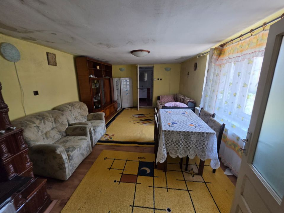 Casa la tara, Apoldul de Sus, 4 camere dormitoare, anexe, pivnita, teren 1200 mp – fotografia 14 din 43