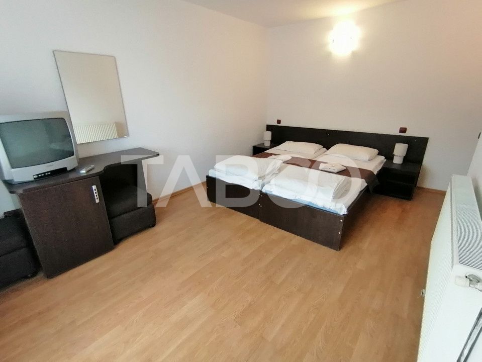 Pensiune 13 camere 16 bai sauna piscina si teren 1565 mp Cisnadioara – fotografia 28 din 42