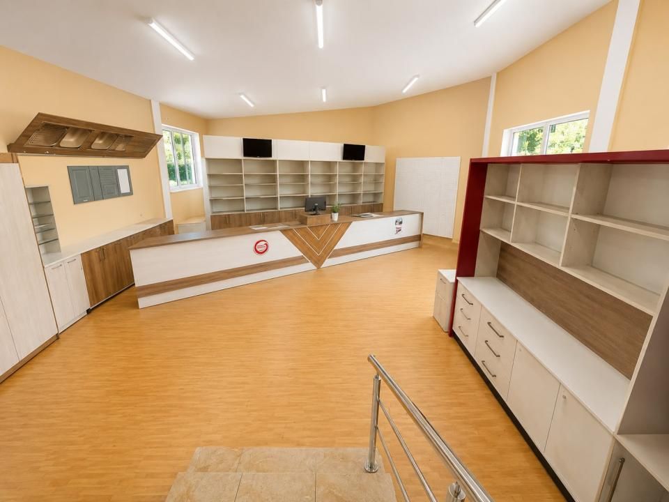 Spatiu comercial de vanzare in Oradea, curte proprie si locuri de parcare – fotografia 1 din 5