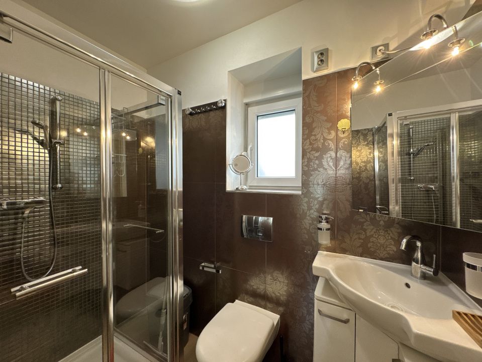 Vila individuala versatila de inchiriat in Otopeni-Odai, 8 camere, 5 bai – fotografia 6 din 19