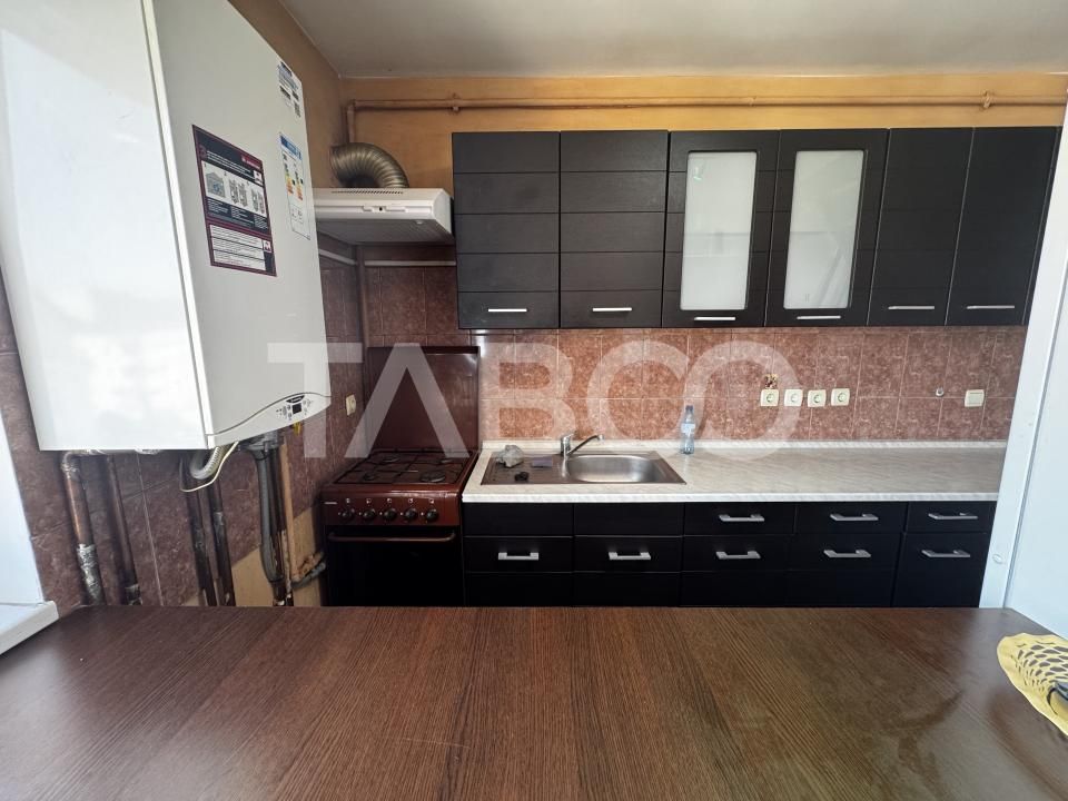 COMISION 0 - Apartament decomandat 4 camere 90 mpu Vasile Aaron Sibiu – fotografia 9 din 15