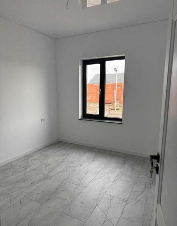 OCAZIE DE NERATAT! APARTAMENT IN VILA! curte si intrare privata! – fotografia 6 din 7