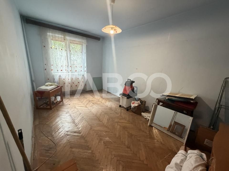 Apartament 2 camere decomandat parter gradina zona Negoiu – fotografia 1 din 5