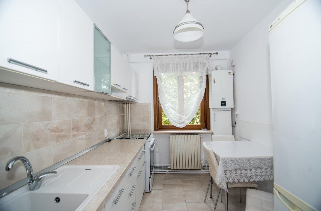 Inchiriere - Apartament 3 camere - Zona Centrala – fotografia 6 din 8