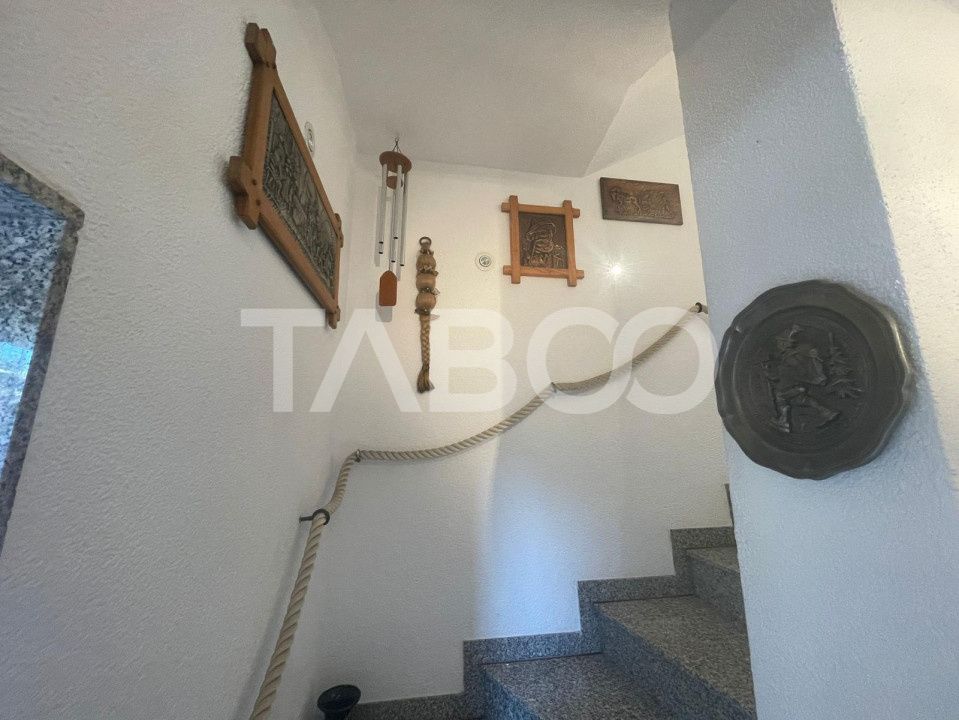 Casa deosebita  de vanzare 453 mp utili si curte 528 mp in Avrig – fotografia 21 din 32