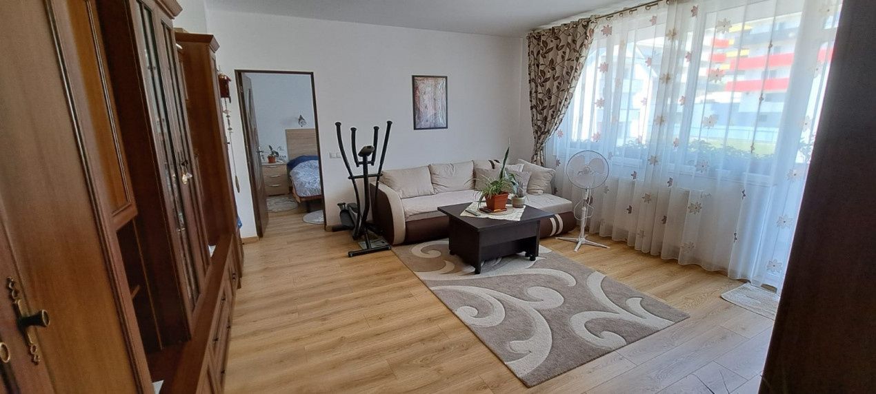 Apartament de vanzare, 55mp, terasa de 8mp, parcare, zona Regal – fotografia 2 din 11