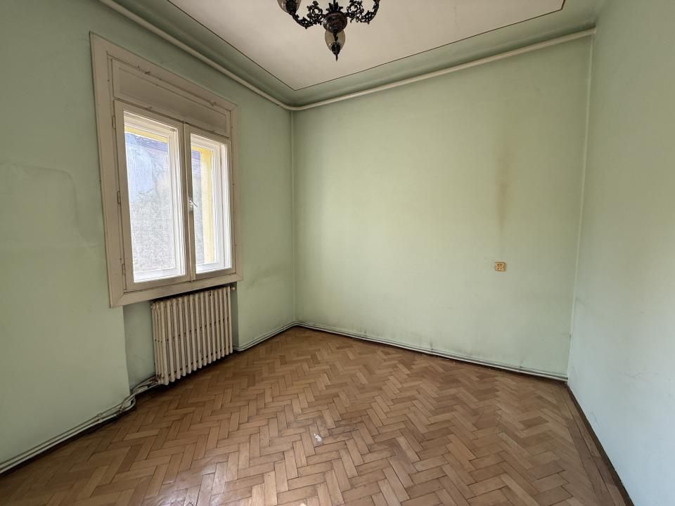 Apartament 3 camere, 72mp, etaj 1, 400m teren, garaj propriu- Complex Studentesc – fotografia 2 din 11