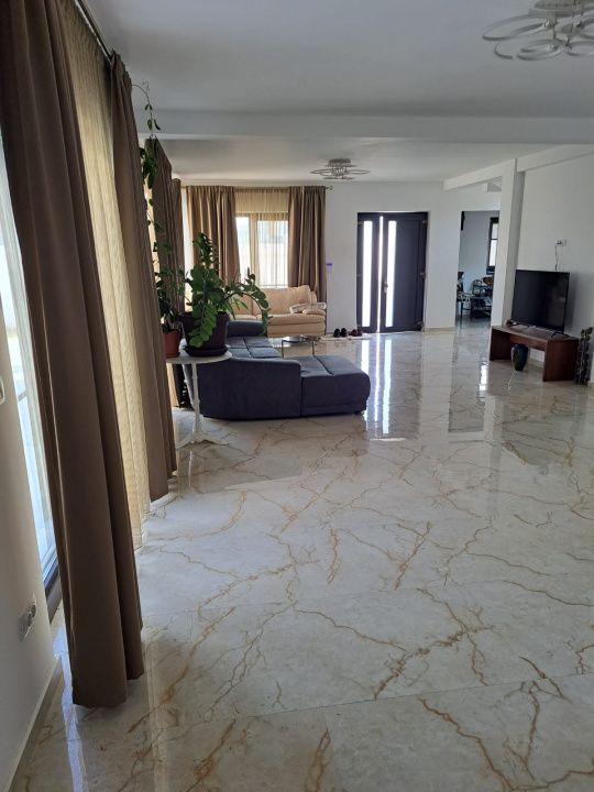 Casă elegantă de vânzare în Sorogari, Iași – 240 mp utili, 600 mp teren, mobilat – fotografia 14 din 21