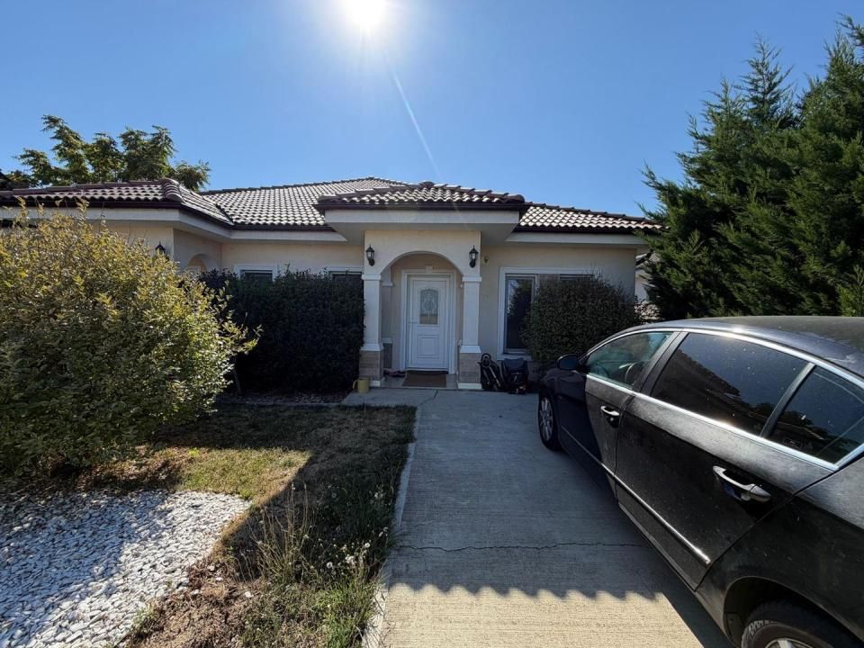 Duplex | 3 camere | Mobilat | Parter | Sanandrei | Curte generoasa – fotografia 1 din 16