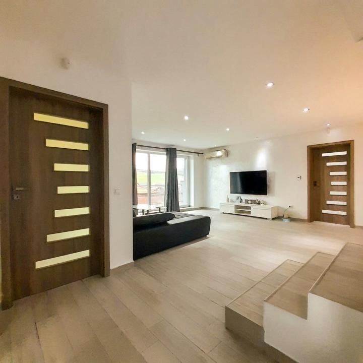 Casă P+E, 192 mp utili, teren 600 mp și garaj dublu | Dezmir – fotografia 3 din 13