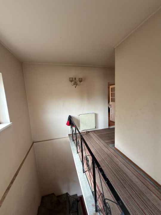 Casă P+1 de vânzare, 4 camere, aproape de centru, ideală pentru locuit – fotografia 8 din 9