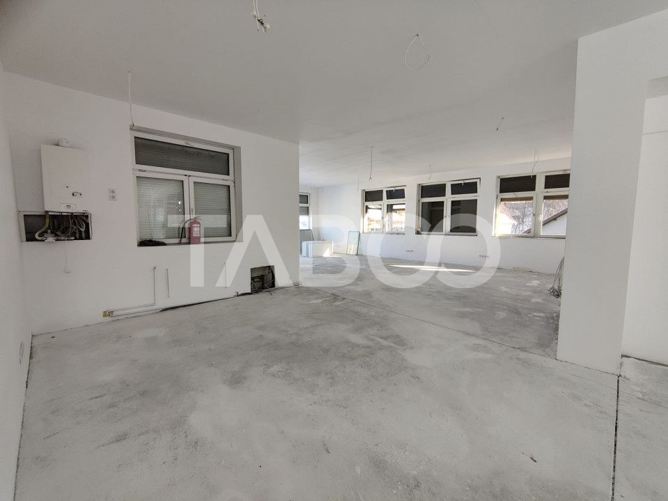 Spatiu comercial de inchiriat la strada intens circulata Central Sibiu – fotografia 1 din 12