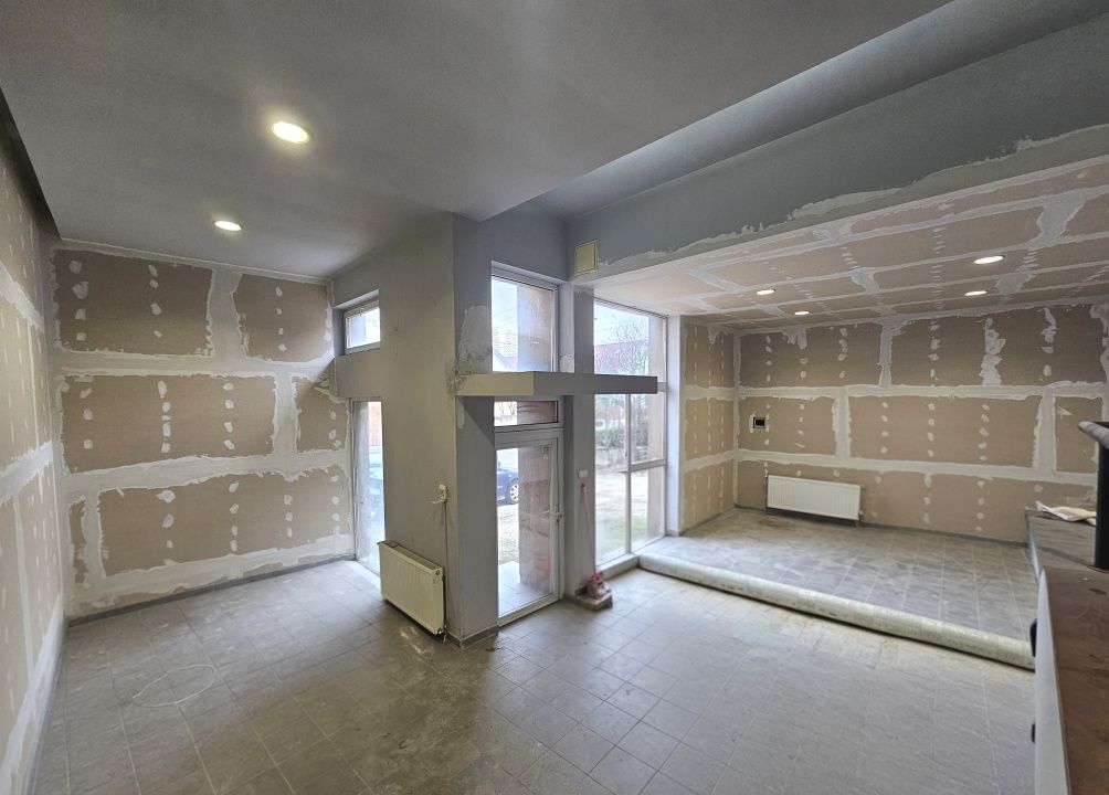 Spatiu comercial cu inaltime mare si curte proprie in Manastur – fotografia 1 din 12