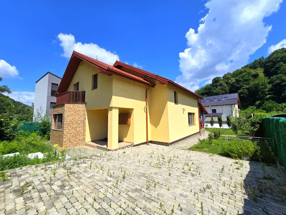 Casă individuală | 5 dormitoare | 230 mp | 700 mp teren | Tăuți Mănăstire – fotografia 2 din 28