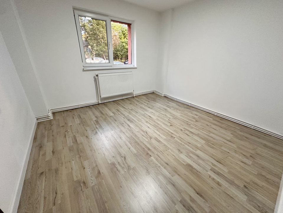 Apartament 2 camere decomandat | 1 Baie | 1 Balcon | 52 mp | Cetate | – fotografia 1 din 9