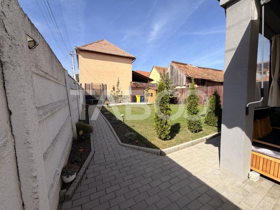 Casa individuala moderna de vanzare cu 5 camere 2 bai teren Sura Mare – fotografia 26 din 28