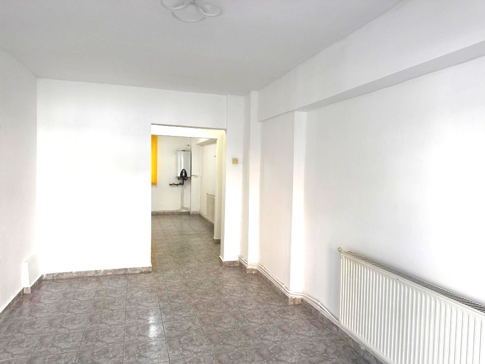 INCHIRIERE Spatiu Comercial CETATE Bulevard 34 mp. Centrala Termopane Contoare – fotografia 17 din 25