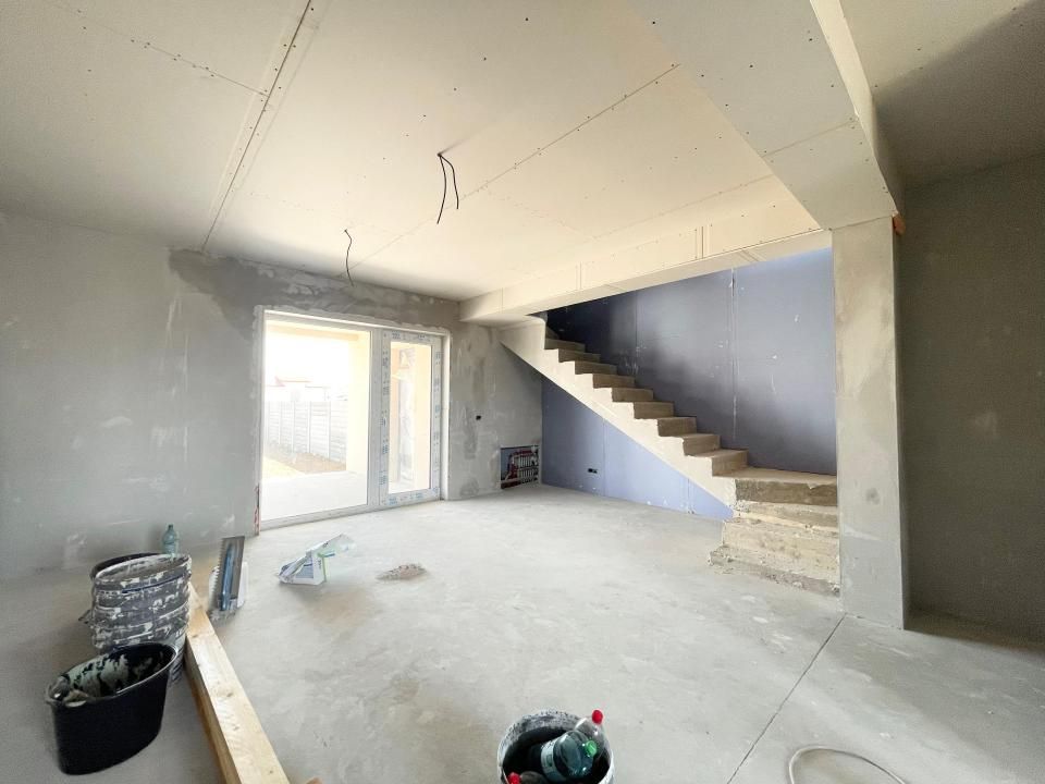 Duplex superb, 4 camere, 300 mp teren - Mosnita Noua – fotografia 1 din 13