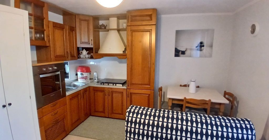 Apartament cu 2 camere, in Cetate zona Bulevard, bloc din caramida, etajul 1 – fotografia 2 din 7