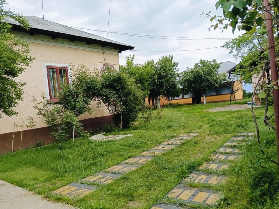 Casă tradițională cu 2029 MP, livadă, puț propriu – fotografia 1 din 9