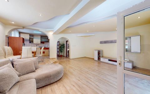Vila cu 8 camere de vanzare  / teren 840 mp.  -  Prelungirea Ghencea