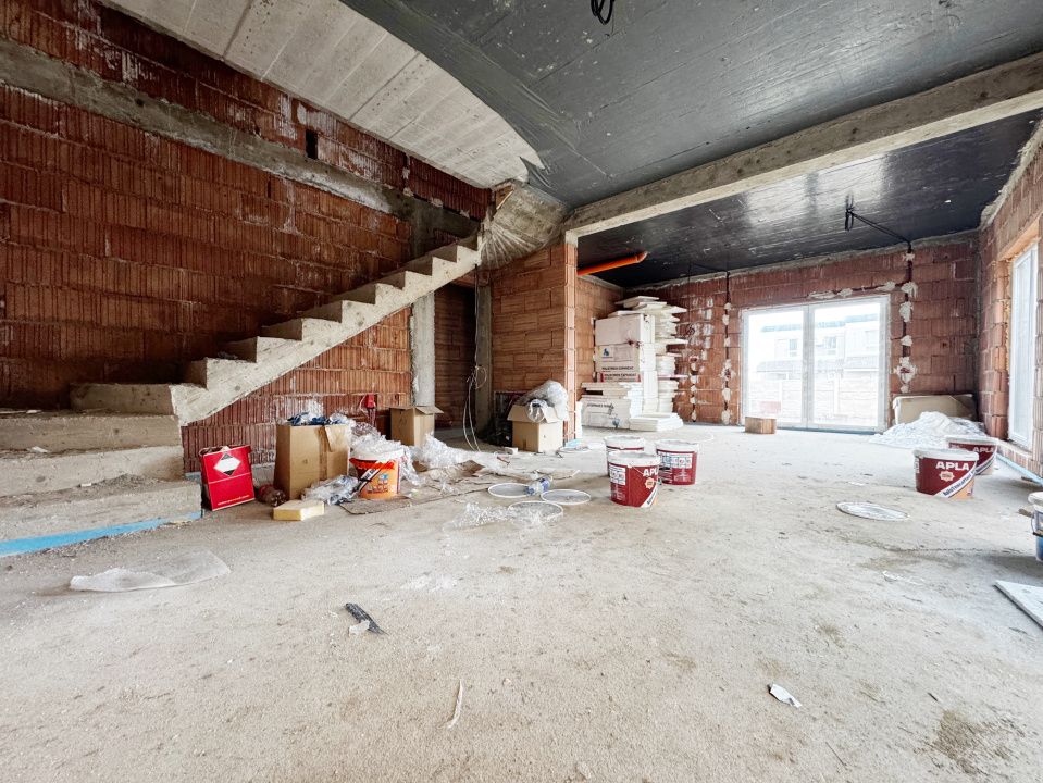 Duplex despartit prin camera tehnica, 121mp utili si 350mp teren - Urseni – fotografia 5 din 29