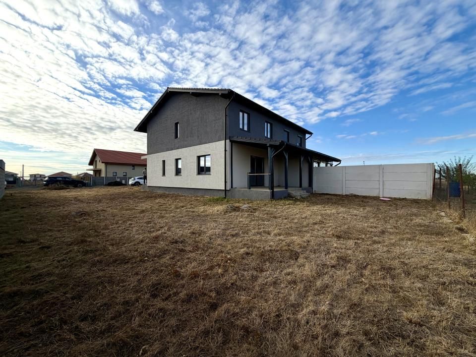 Duplex la rosu, 4 camere, 118 utili, 389 mp teren - Sanandrei – fotografia 2 din 9