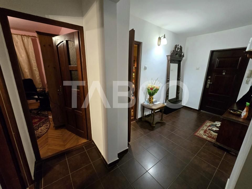 Apartament 3 camere decomandat 72 mpu 2 bai pivnita Vasile Aaron Sibiu – fotografia 11 din 12