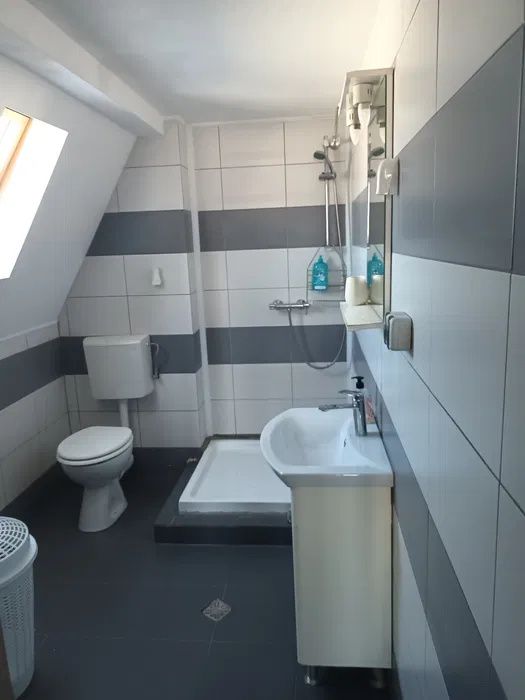 Apartament 3 camere, 85mp, 2 niveluri, zona centrala – fotografia 7 din 8