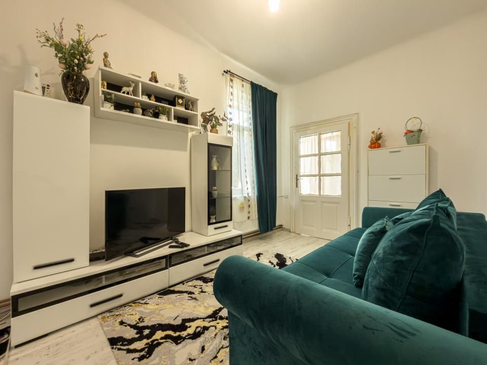 Apartament ultracentral | 2 camere | balcon 20 Mp | Pod pe toată suprafața – fotografia 7 din 17