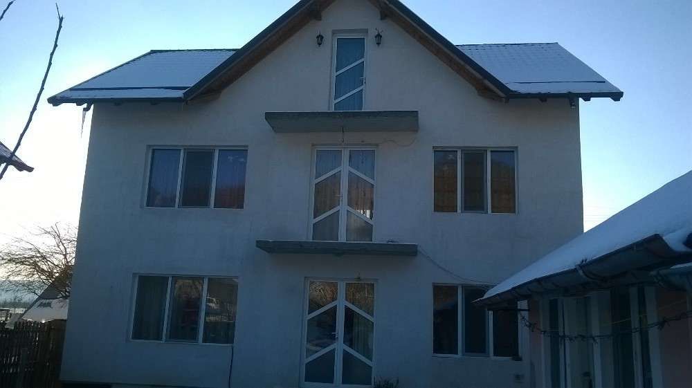 Casă spațioasă cu teren de 2.500 mp în Valea Mărului – fotografia 1 din 8