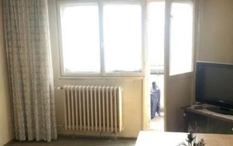 vand apartament cu 3 camere