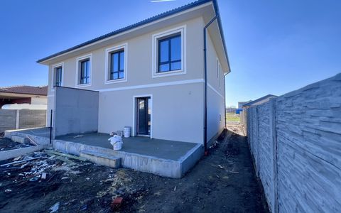 Duplex spatios, 5 camere, 102 mp utili, teren 285 mp - Ghiroda