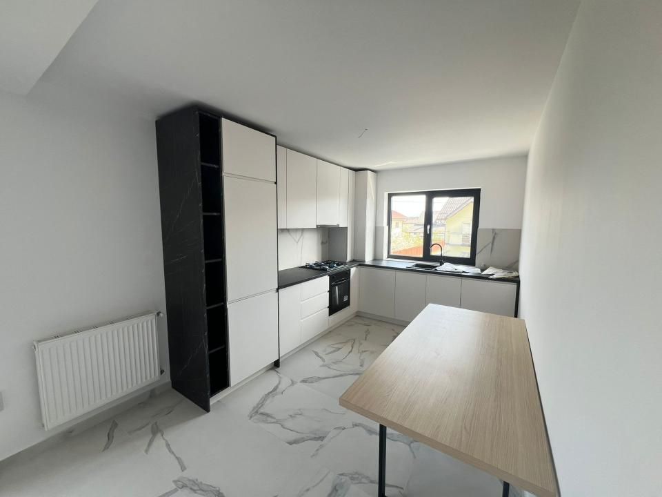 Apartament-4 Camere-Decomandat-Mobilat-Utilat-Parcare-etaj 1-Izvor-Tarlungeni – fotografia 2 din 14