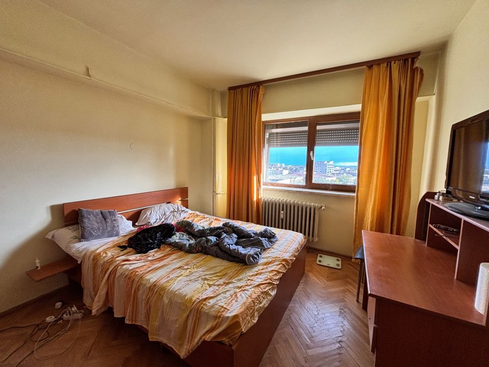 Apartament 3 camere, decomandat, 80 mp, Calea Bucuresti, zona McDonald's – fotografia 2 din 8