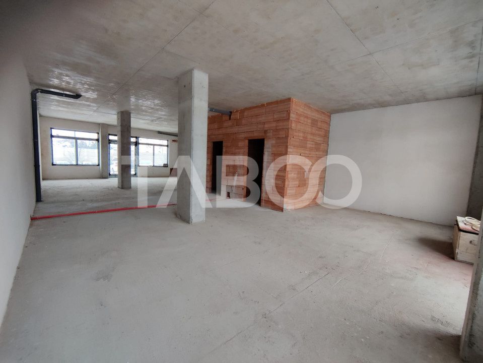 Spatiu comercial open space generos stradal cu vitrine Turnisor Sibiu – fotografia 2 din 8