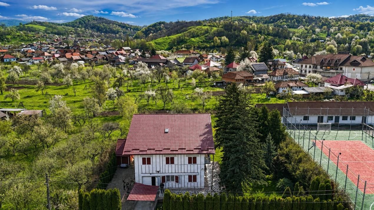 Vila 500 mp, teren 1.632 mp, ideala pentru locuinta sau pensiune – fotografia 1 din 31