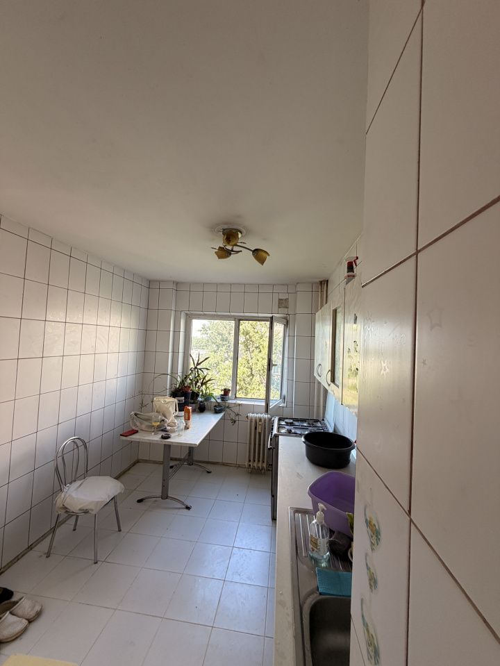 Oportunitate - Apartament 3 camere de renovat - zona Frigocom – fotografia 1 din 7