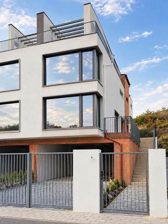 Duplex D+P+E+Er 202mp utili, teren 300 mp și garaj dublu | Voroneț – fotografia 2 din 12
