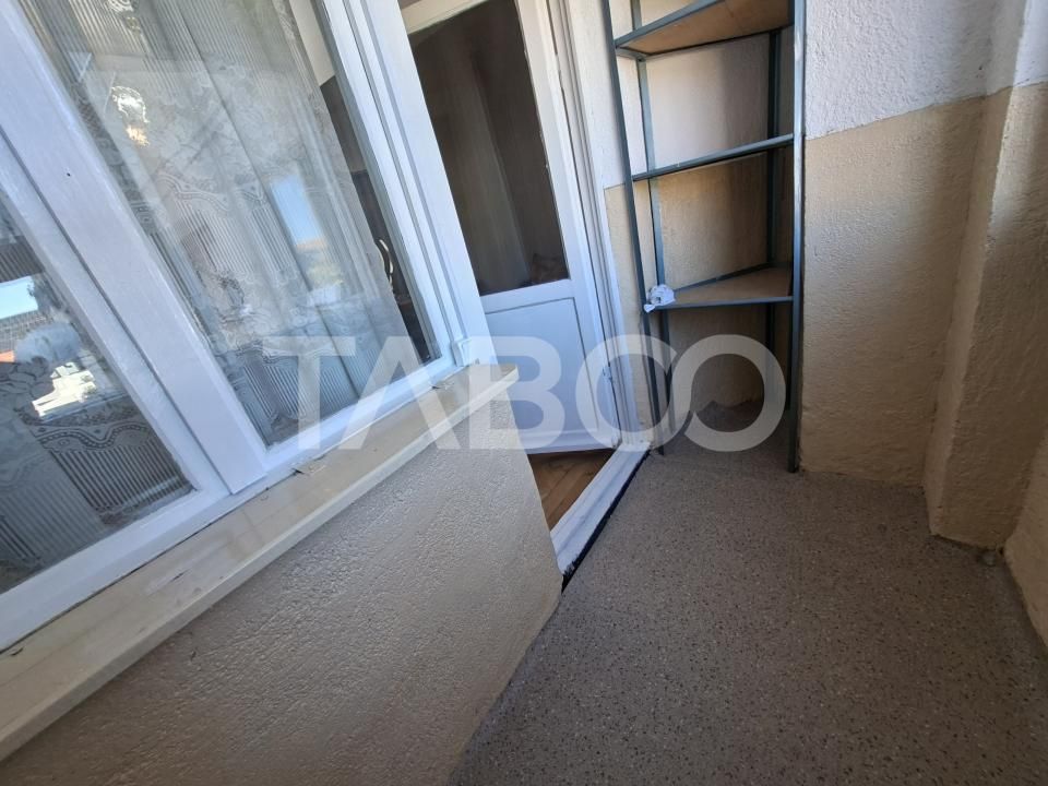 Apartament de inchiriat 2 camere zona Strand etaj 3 bucatarie separata – fotografia 14 din 18