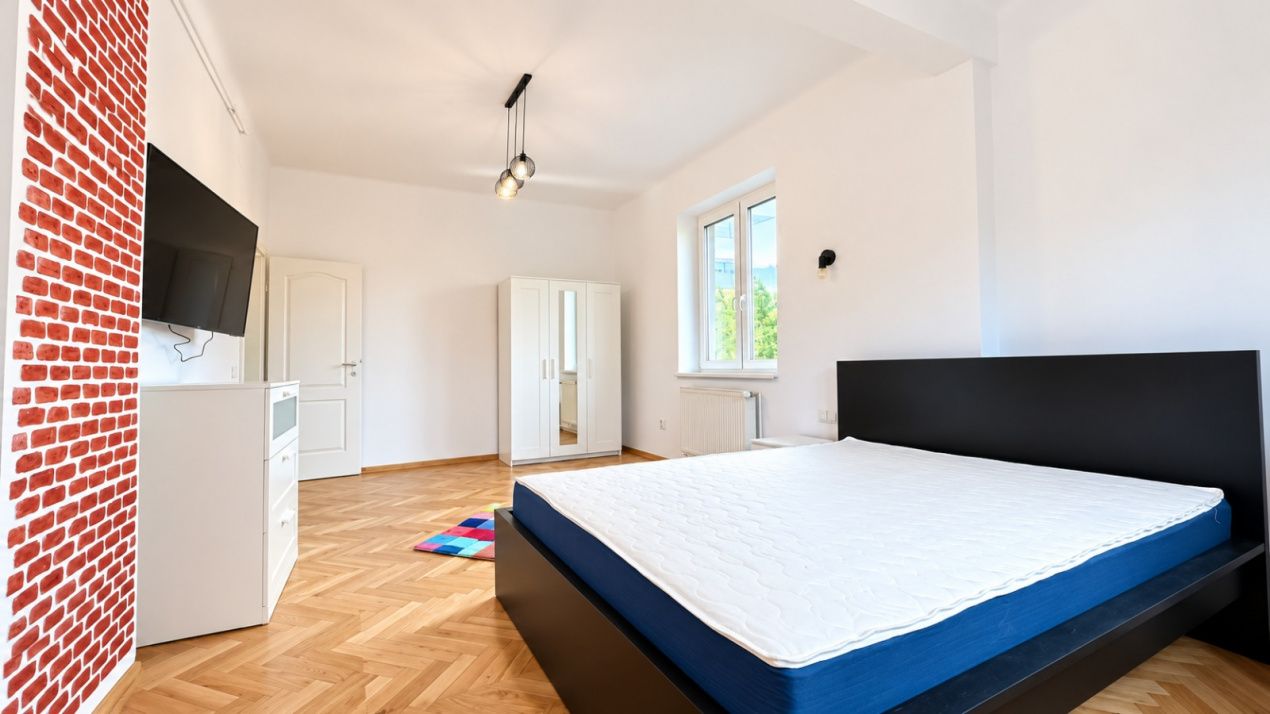 Liniște și intimitate în zona centrală–Apartament in vila, garaj, demisol – fotografia 5 din 18