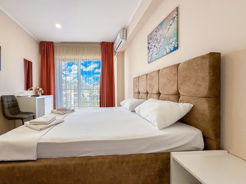 Pensiune de vanzare Costinesti, 26 camere duble, complet functionala – fotografia 19 din 28