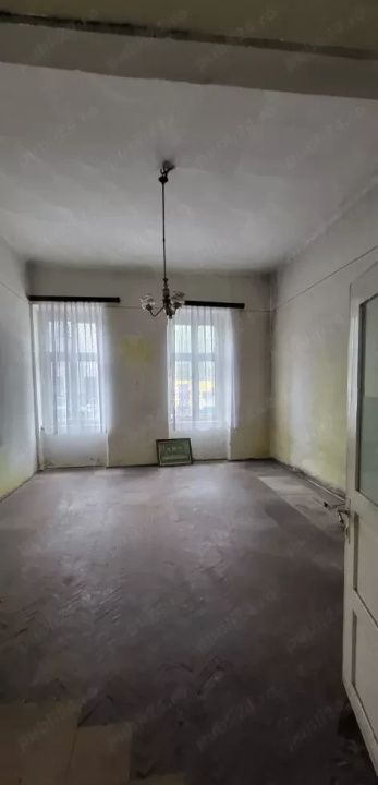Apartament la casă cu curte și loc de parcare – zonă ultracentrală – fotografia 4 din 7