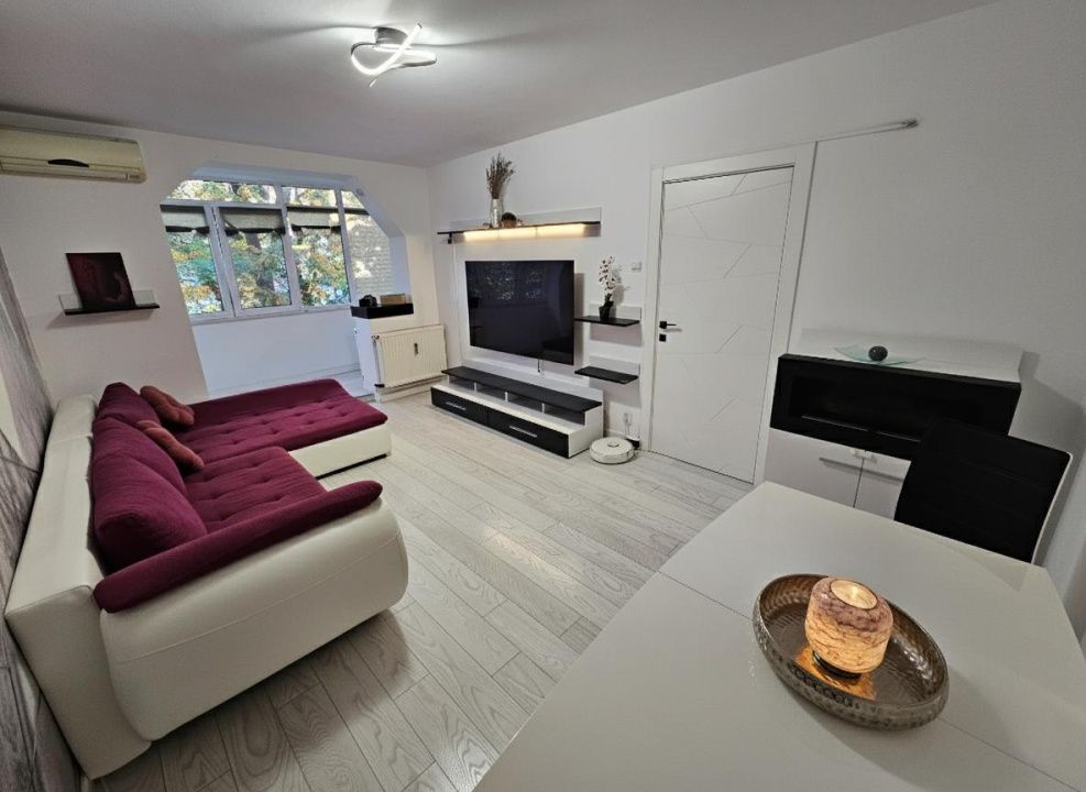 Apartament 3 camere renovat complet | Titan – Minis – Costin Georgian – fotografia 1 din 13