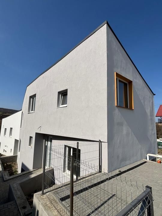 Casă cuplată modernă, 160 mp utili, semifinisată, curte amenajată – fotografia 12 din 17