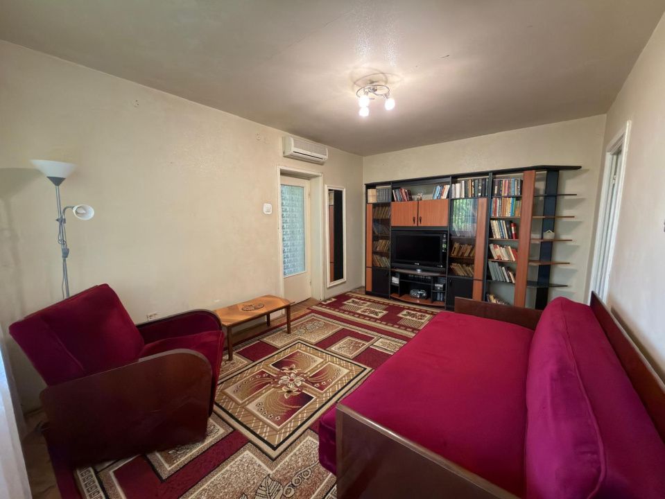 Apartament 2 camere, semidecomandat, cartier George Enescu, zona Scoala nr. 12 – fotografia 2 din 9
