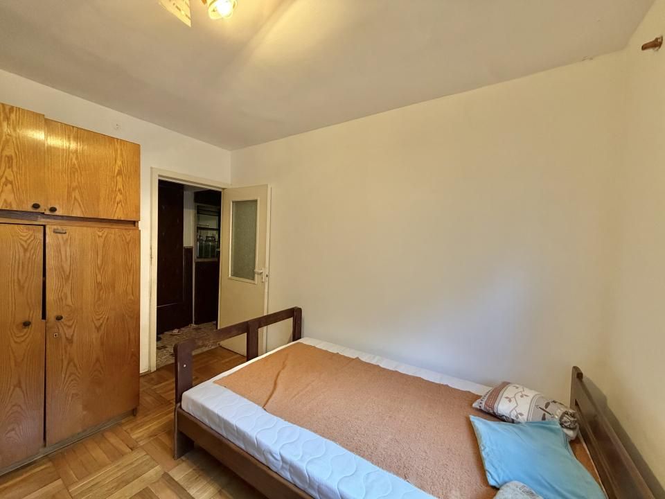 Apartament 4 camere, decomandat, etaj 1, zona Dambovita – fotografia 4 din 15